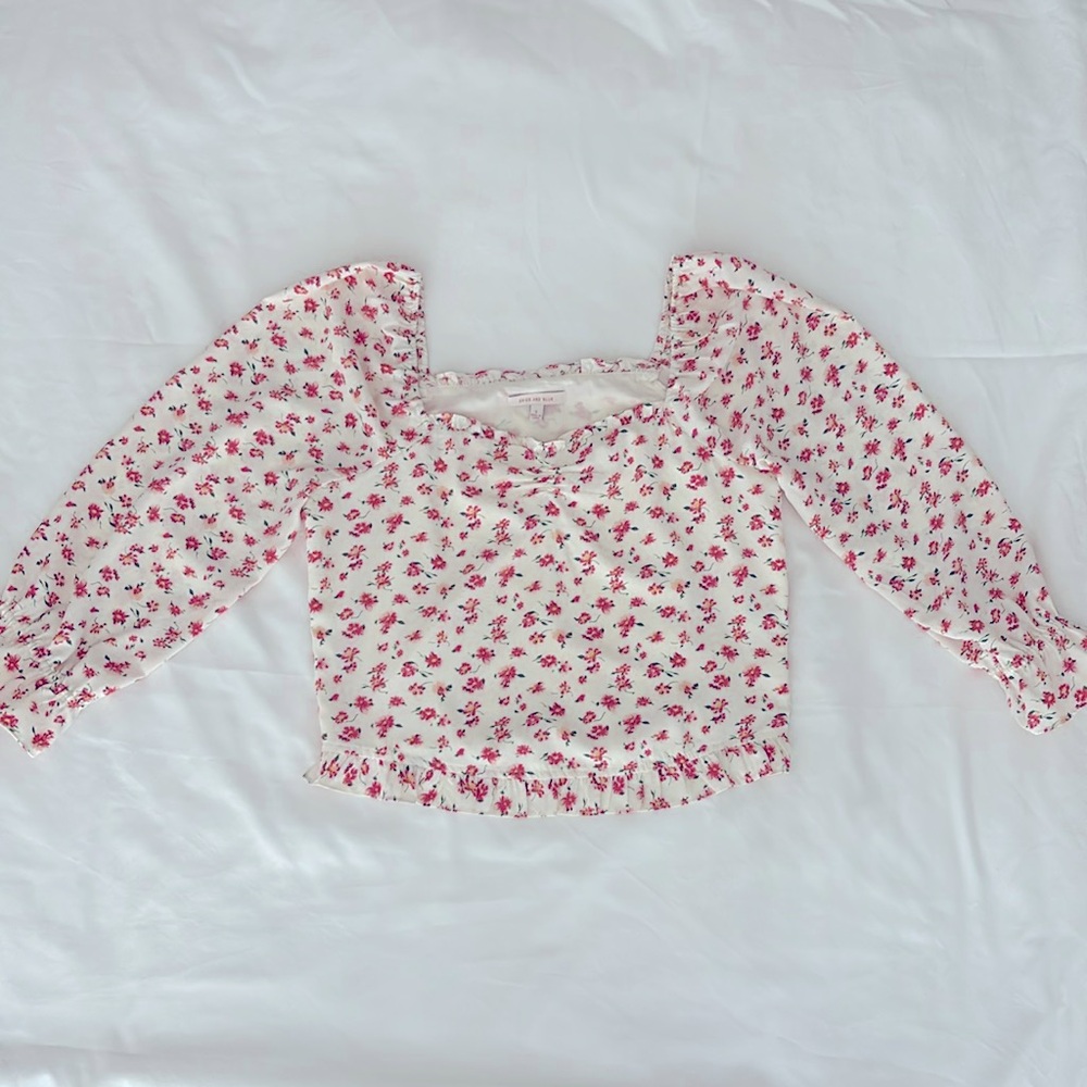 Skies Are Blue Women’s Top